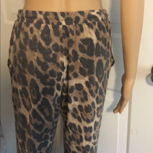Leopard print joggers size small - Picture 4 of 7